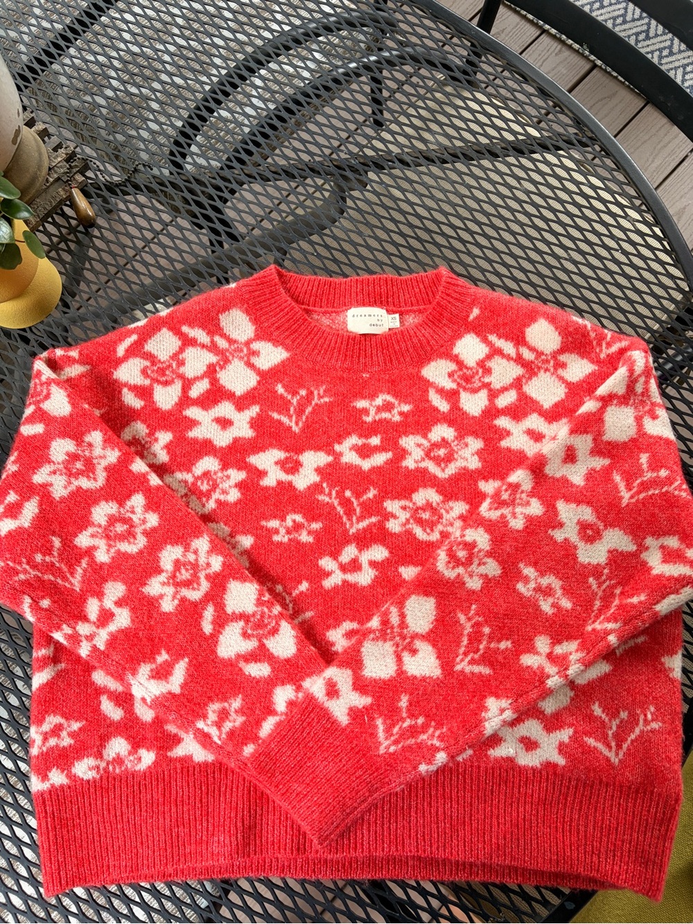 Cozy Red Floral Crewneck Sweater - Cream Pattern